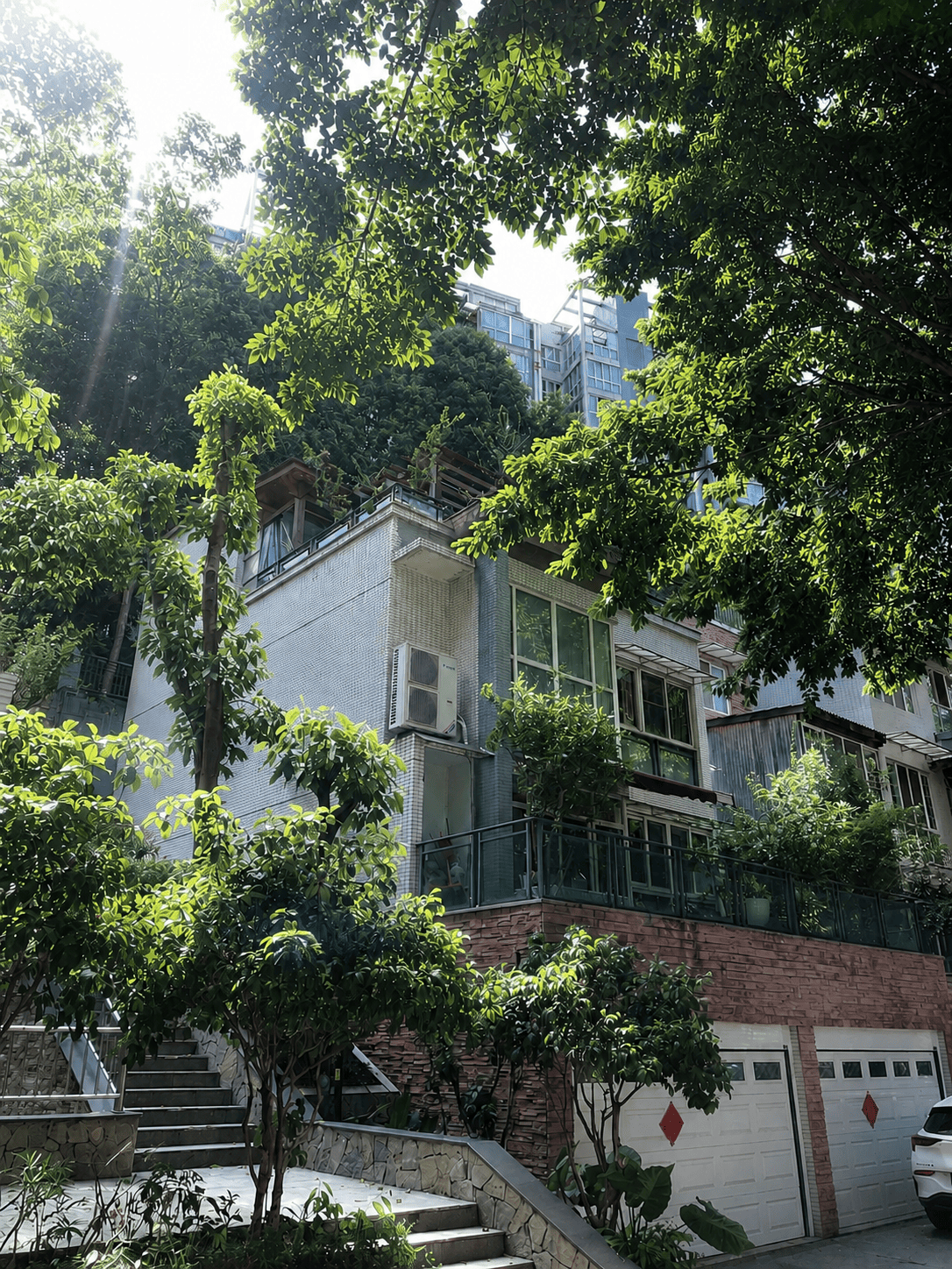 舒兰岛居岁月从容升级：小小岛老别墅加装蒂升悦行款电梯